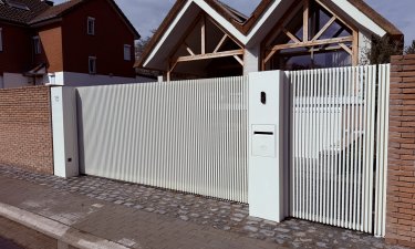 Aluminium schuifpoort met LED-verlichting RAL1013 — Kanne